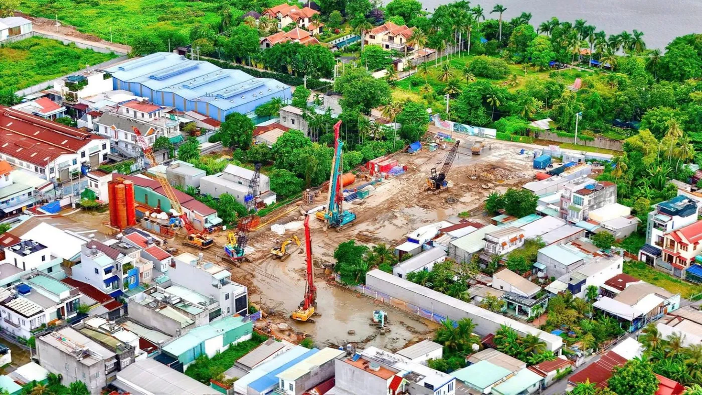 at-saigon-riverside27