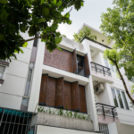 Thiết kế nhà phố lệch tầng ba thế hệ tại TP.HCM: Tối ưu diện tích và ánh sáng
